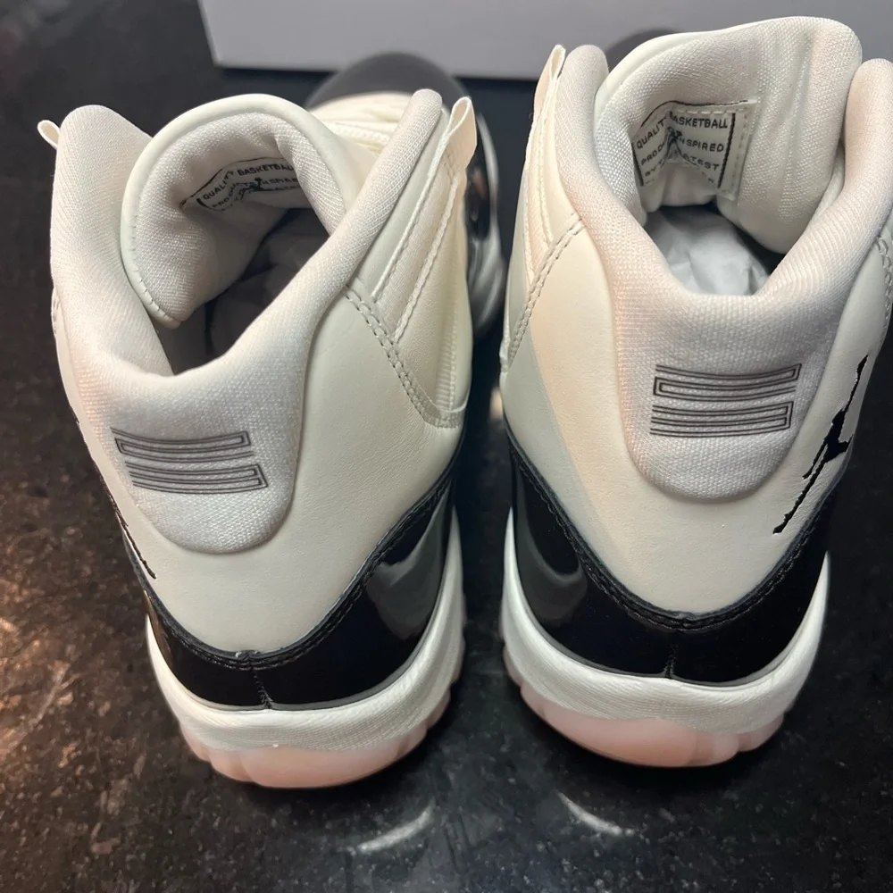 WOMEN'S AIR JORDAN 11 RETRO - 